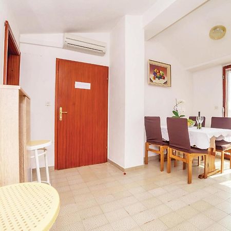 2 Bedroom Amazing Apartment In Crikvenica Ngoại thất bức ảnh