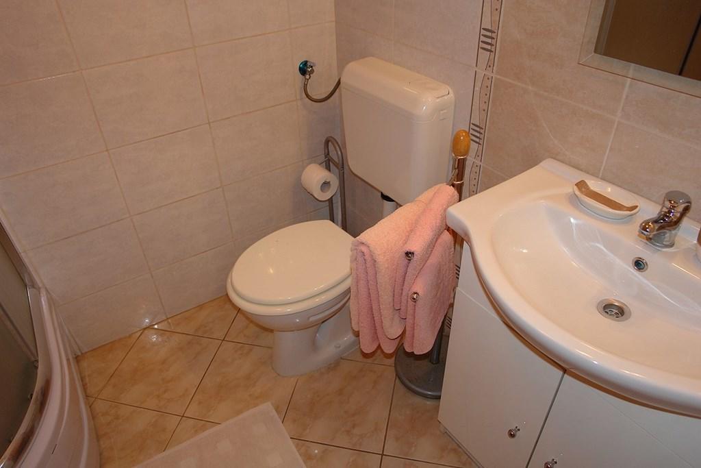 2 Bedroom Amazing Apartment In Crikvenica Phòng bức ảnh