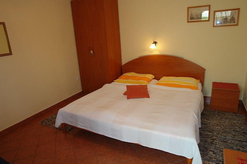 2 Bedroom Amazing Apartment In Crikvenica Phòng bức ảnh