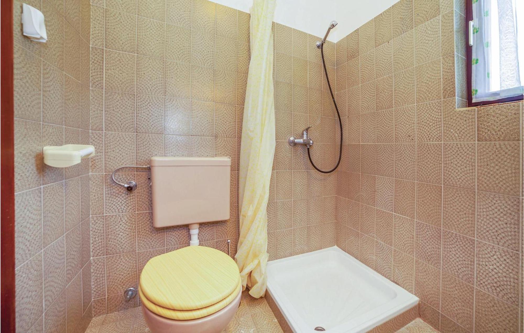 2 Bedroom Amazing Apartment In Crikvenica Ngoại thất bức ảnh