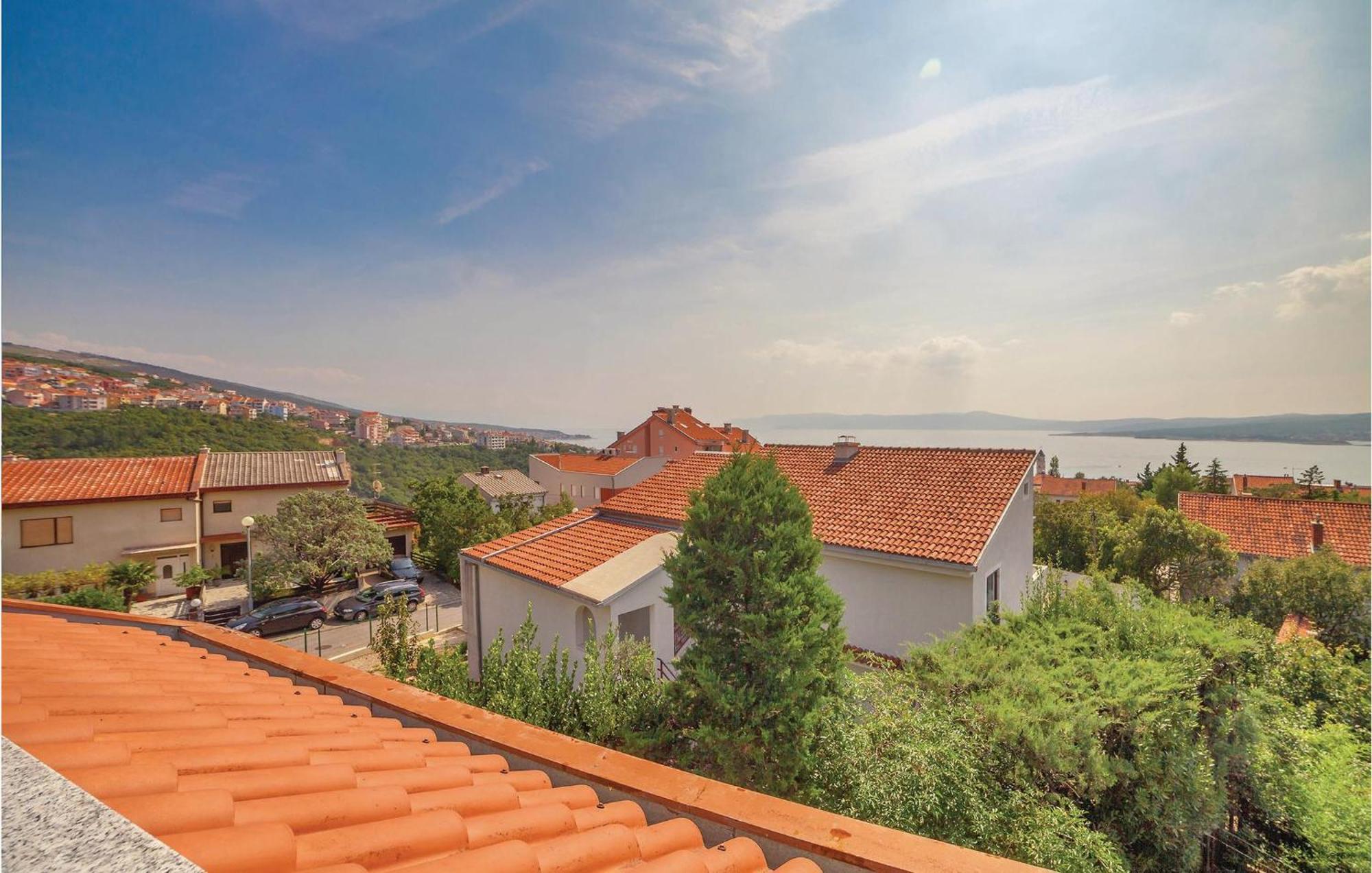 2 Bedroom Amazing Apartment In Crikvenica Ngoại thất bức ảnh