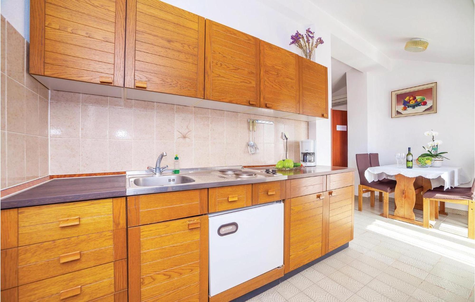 2 Bedroom Amazing Apartment In Crikvenica Ngoại thất bức ảnh