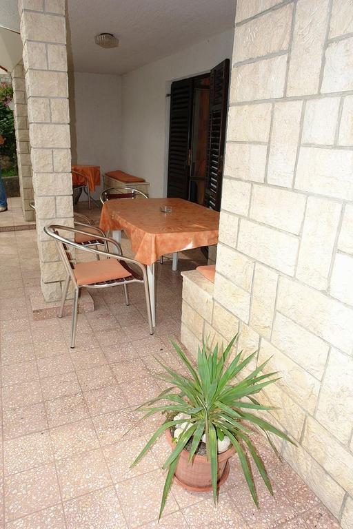 2 Bedroom Amazing Apartment In Crikvenica Phòng bức ảnh